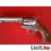 REPLIKA. Mret: 29 cm Megjegyzs: Dszfegyver mkd mechanikval, anyaga fa s fmtvzet. Samuel Colt (1814-1862) amerikai fegyvergyros volt. Egy Indiba tart hajn, a kormnykerk forgst megfigyelve villant eszbe a forgtras ismtlfegyver, a revolver tlete; a mkdsi elv legalbb annyira egyszer, mint amilyen praktikus volt. Gyrt: Denix