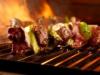 Grill_flamme : Rindfleisch shish kababs auf dem Grill