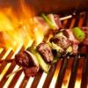 Grill_flamme : Rindfleisch shish Kabobs auf dem Grill